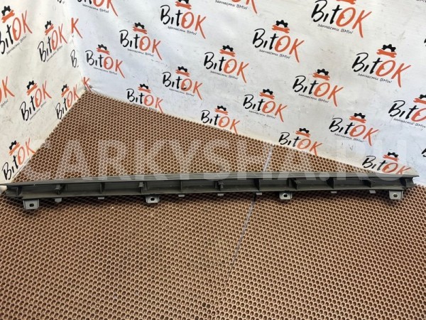 Вентиляционная решетка в полке BMW 7er 