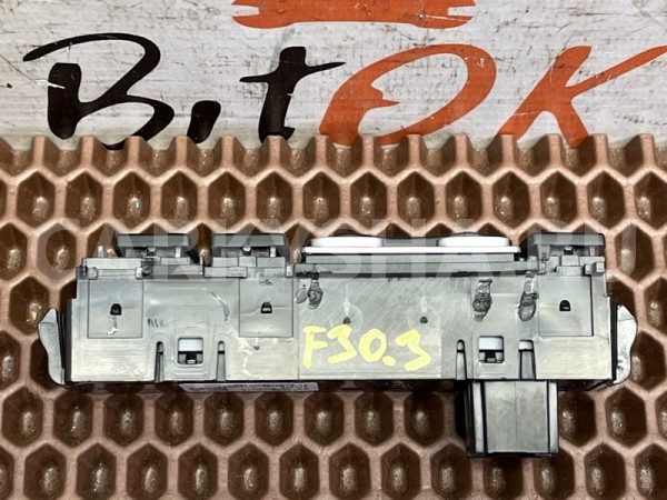 Блок кнопок в центральной консоли BMW 3er 