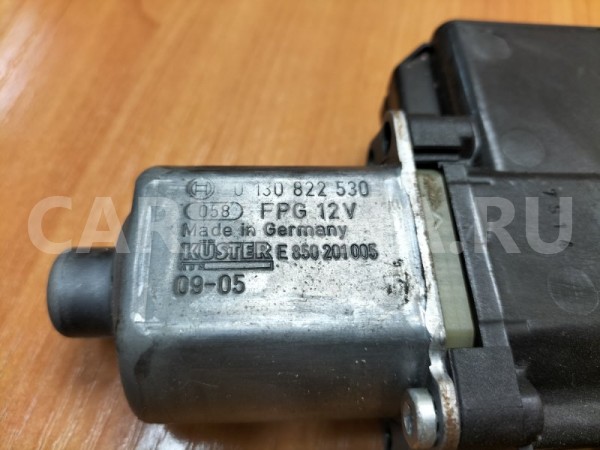 Мотор стеклоподъемника передний правый Volkswagen Volkswagen Polo оригинальный номер 6R0959802H