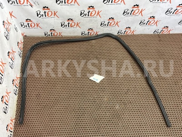 Уплотнительная резинка капота BMW X1 