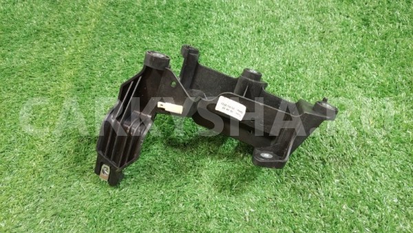 Кронштейн кулисы МКПП Ford Focus 2013 Ford Focus оригинальный номер BV6R7C453AAC