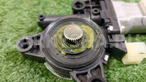 Мотор стеклоподъемника Kia Soul II (2013—2016) Kia Soul оригинальный номер 82460B2000