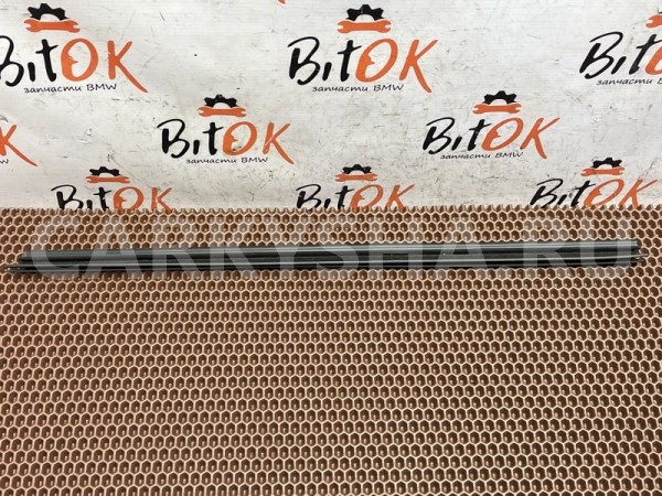 Уплотнитель шахты стекла двери BMW X5 