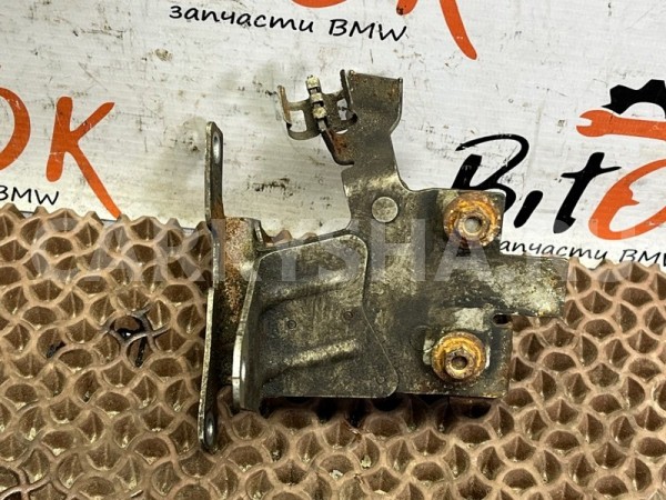 Кронштейн клапана турбины BMW 7er 