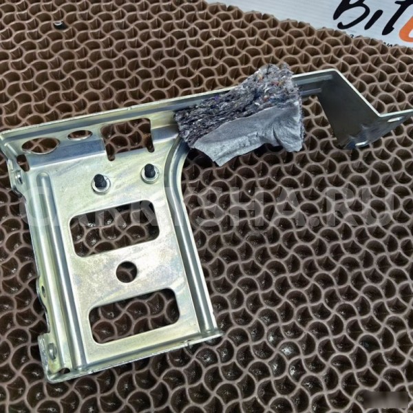 Кронштейн опоры полки багажника BMW X3 