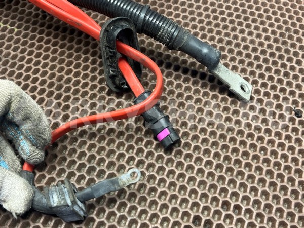 Силовой провод батареи плюс BMW 5er 