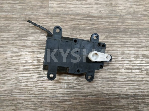 Моторчик заслонки отопителя Kia Shuma оригинальный номер B400720012