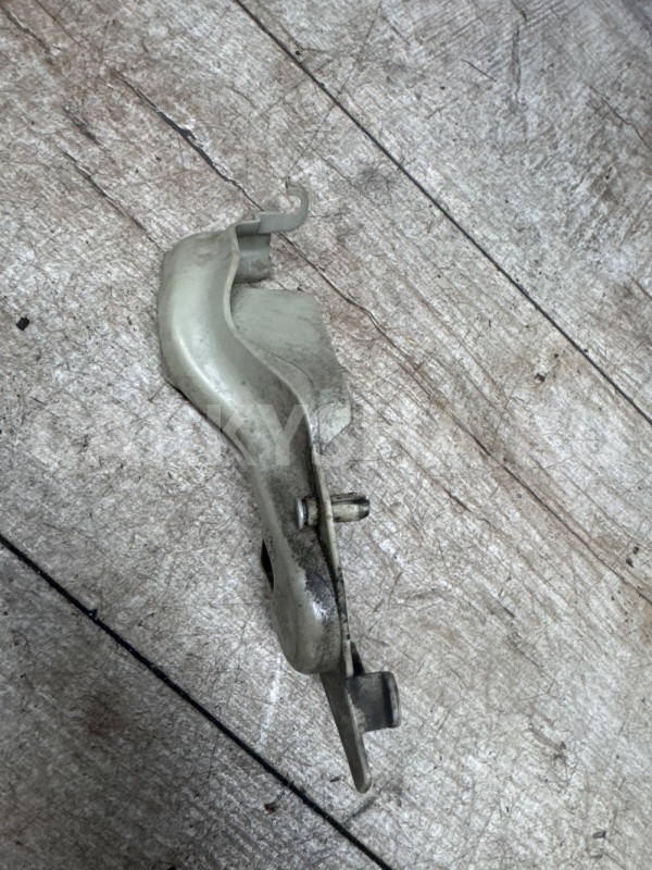 Защита, кожух датчика коленвала 1.6 ep6 Пежо Ситро Citroen C3 оригинальный номер V758599180