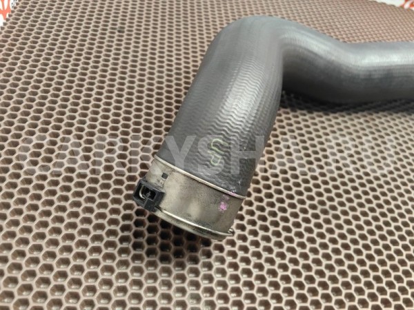 Патрубок интеркулера BMW 5er 