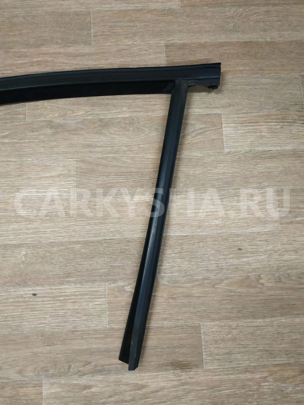 Уплотнитель проема стекла двери передней левой Ford Focus 