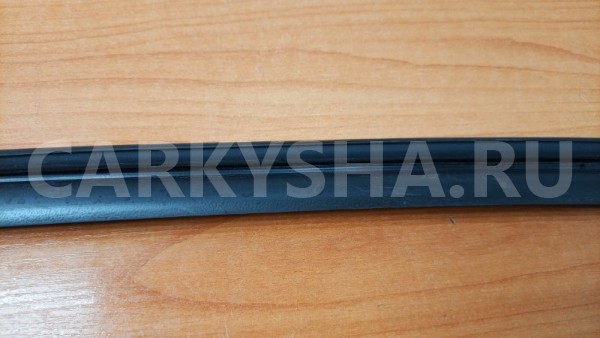 Уплотнитель стекла двери передний левый Mitsubishi Mitsubishi i оригинальный номер MR487161