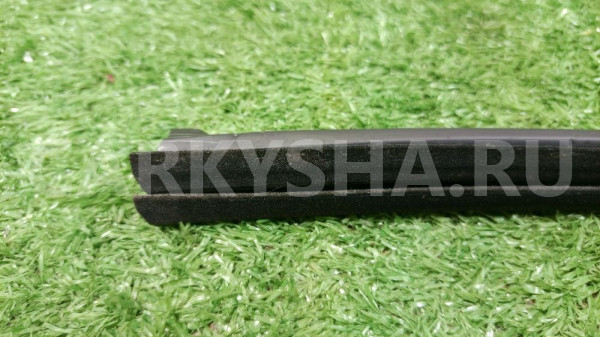 Уплотнитель стекла двери (бархотка внутренняя) Kia Soul II (2013—2016) Kia Soul оригинальный номер 83231B2000