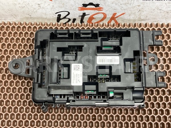 Блок предохранителей в багажнике BMW 3er 