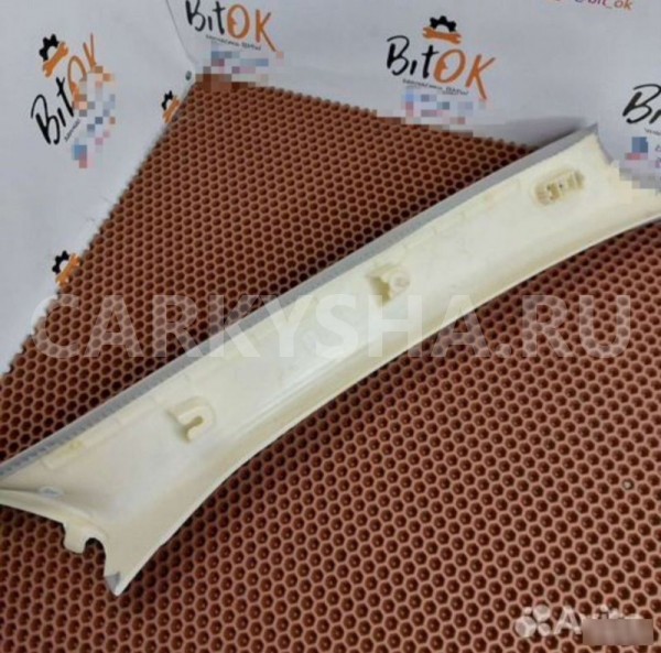 Накладка стойки BMW X1 