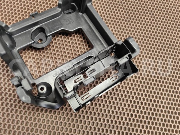 Кронштейн блока предохранителей BMW X1 