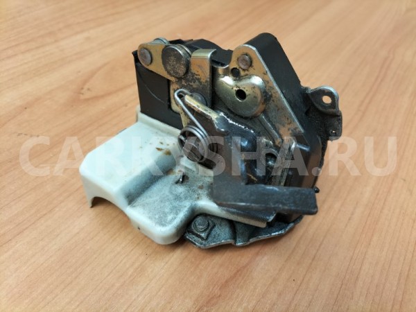 Замок двери задний левый Mercedes-Benz E-class Mercedes-Benz W124 оригинальный номер 1247300535