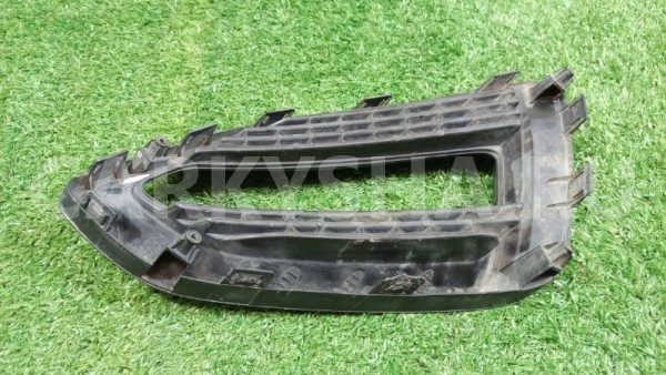 Накладка противотуманной фары передняя левая Hyundai Solaris оригинальный номер 86521H5000