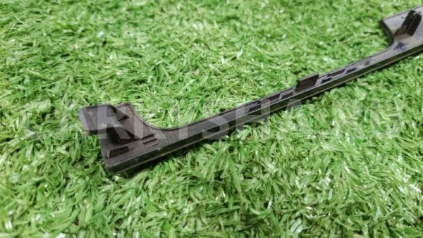 Накладка на торпедо левая Volkswagen Jetta 2007 Volkswagen Jetta оригинальный номер 1K1858419