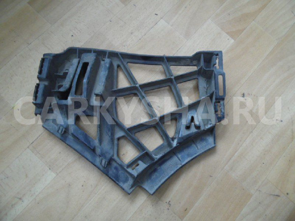 Крепеж бампера Volkswagen Golf Mk5 (2003—2009) Volkswagen Golf оригинальный номер 1K6807378