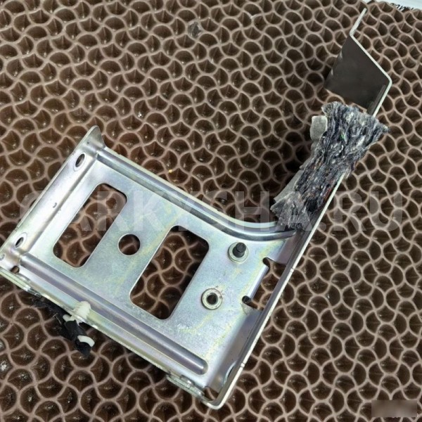 Кронштейн опоры полки багажника BMW X3 