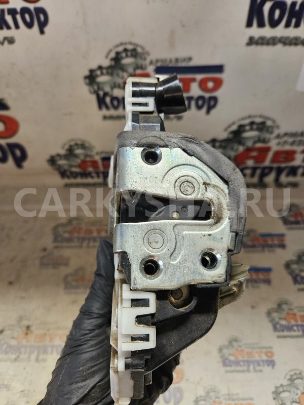 Замок боковой двери Toyota Prius 