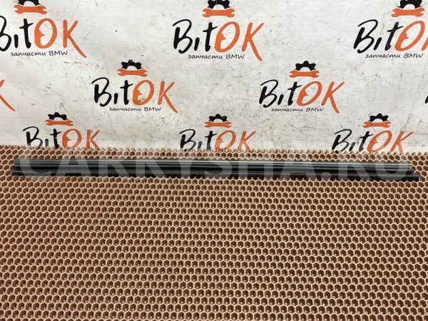 Уплотнитель шахты стекла двери BMW X5 