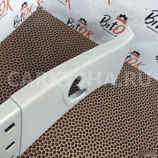 Накладка центральной стойки BMW X1 