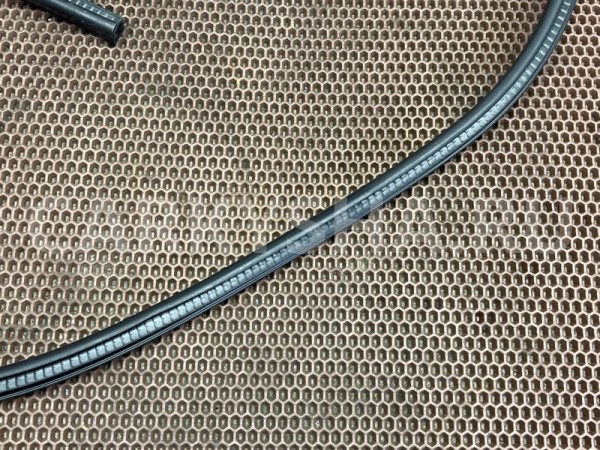 Уплотнитель проема двери BMW X1 