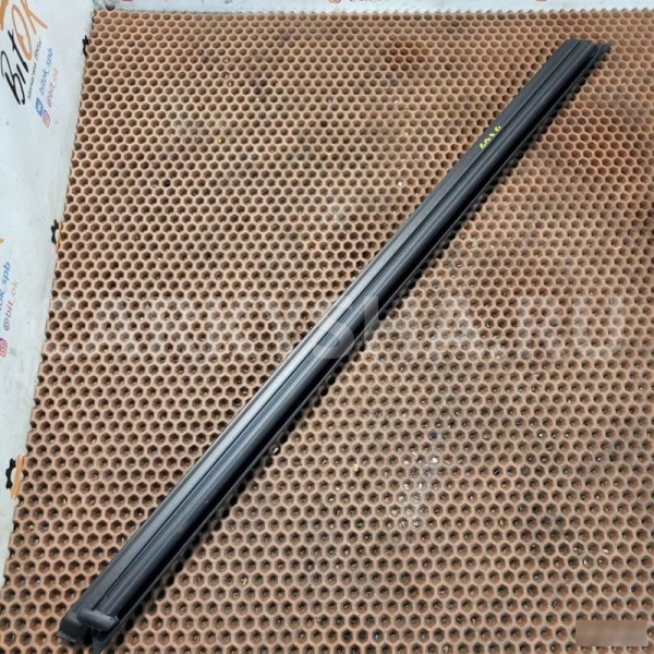 Уплотнитель стекла BMW X3 