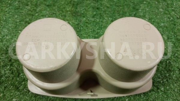 Подстаканник Infiniti QX56 2004 Infiniti QX56 