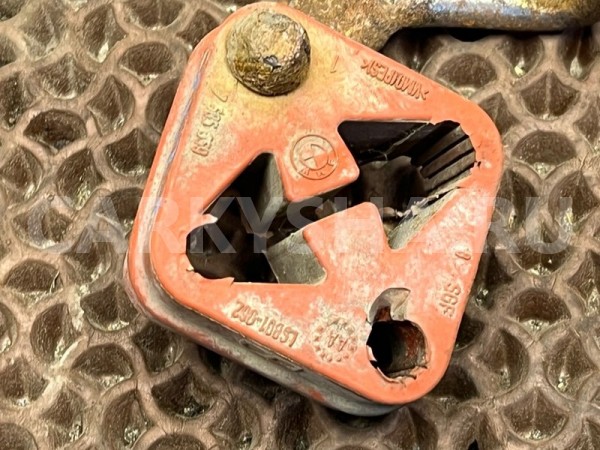 Кронштейн глушителя BMW 7er 