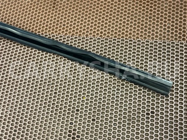 Уплотнитель стекла двери BMW 5er 