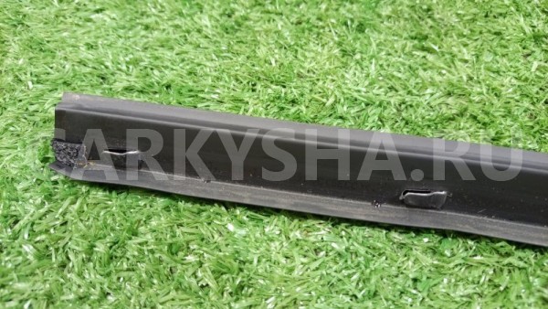 Уплотнитель стекла двери (бархотка внутренняя) Kia Cee'd оригинальный номер 832201H000