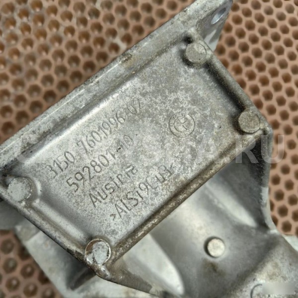 Опорный кронштейн привода BMW X3 