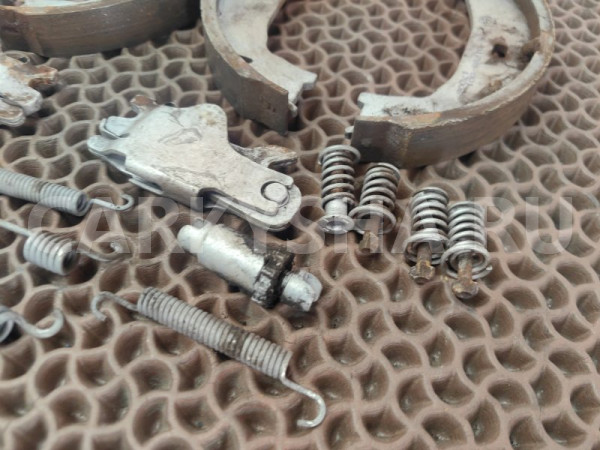 Колодки ручника BMW 3er оригинальный номер 34 41 0 410 823, 34 41 0 410 823, 34410410823, 0410823, 34 41 0 148 321, 34410148321, 0148321, 34 41 0 004 879, 34410004879, 0004879, 34 41 6 761 291, 34416761291, 6761291, 34 41 6 761 290, 34416761290, 6761290, 34 41 6 755 273, 34416755273, 6755273, 34 4