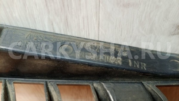 Решетка радиатора правая Mitsubishi Outlander CU5W Mitsubishi Outlander 