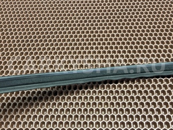 Уплотнитель стыка двери BMW X5 