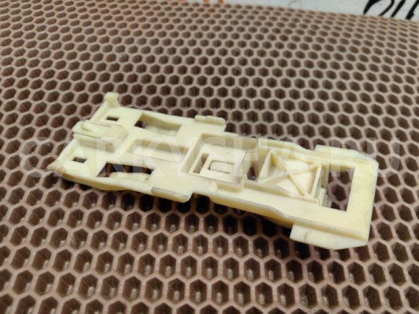 Кронштейн проводки двигателя BMW 5er 