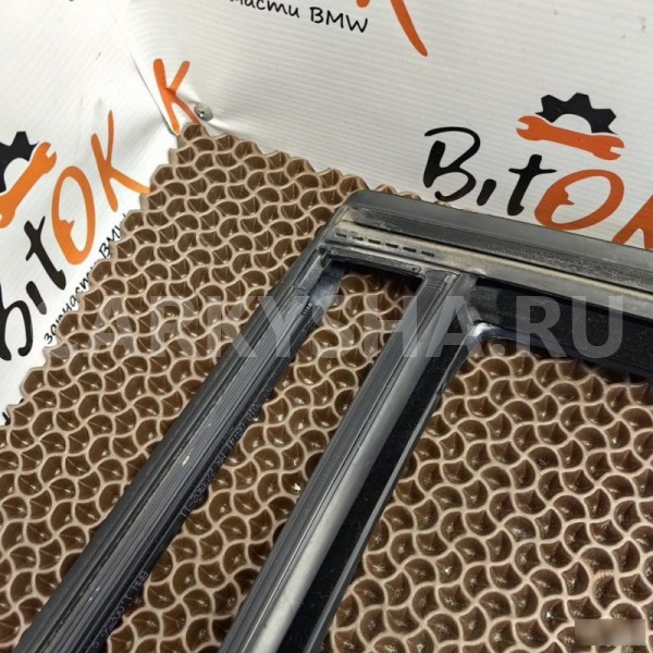 Уплотнительная резинка стекла BMW X3 