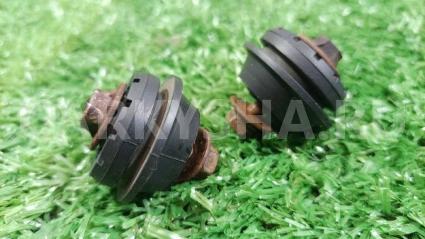 Подушка (опора) радиатора кондиционера Mitsubishi Mitsubishi Outlander 