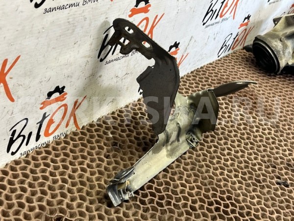 Кронштейн крыла фары BMW X3 