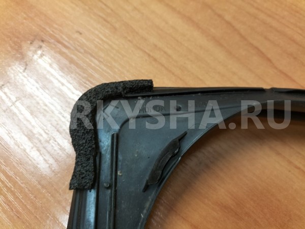 Уплотнитель стекла двери задний правый Honda Honda Accord 