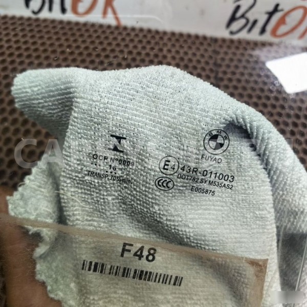 Стекло двери BMW X1 