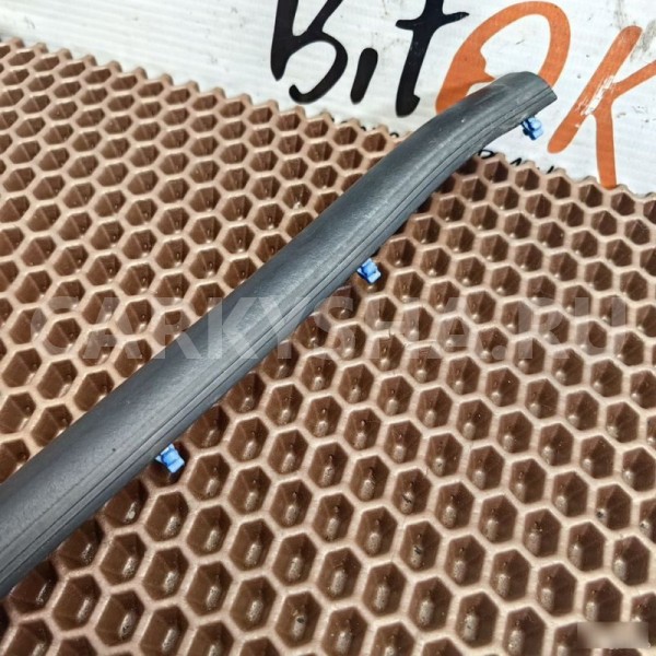 Уплотнитель двери BMW X1 