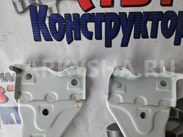 Кронштейн крепления фары Toyota Land Cruiser 