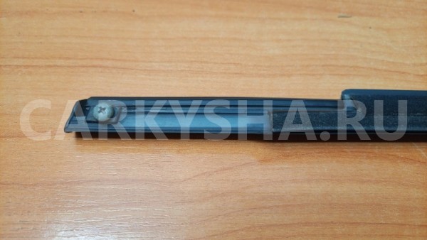 Молдинг стекла двери передний правый Mitsubishi Mitsubishi i оригинальный номер MR487152