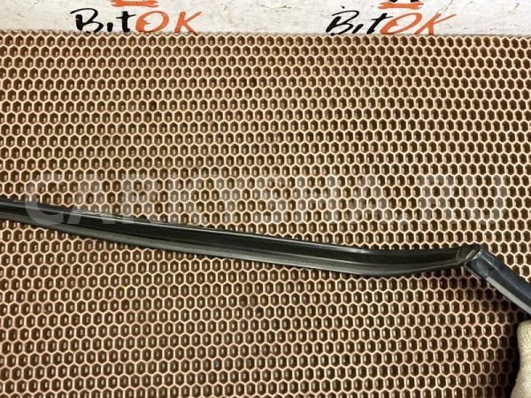 Уплотнитель двери BMW X6 