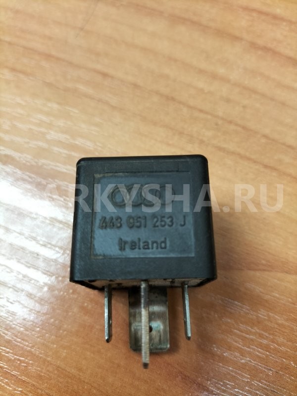 Реле вентилятора №213 Volkswagen Passat B5 1.8T Volkswagen Passat оригинальный номер 443951253J