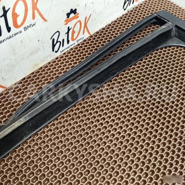 Направляющая стекла BMW X1 