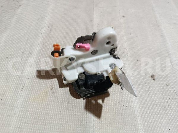 Замок двери передней правой Nissan Cefiro оригинальный номер 80502C9900